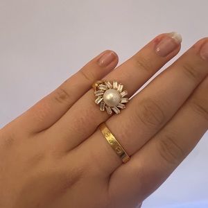 Beautiful freshwater Pearl and white sapphire ring!